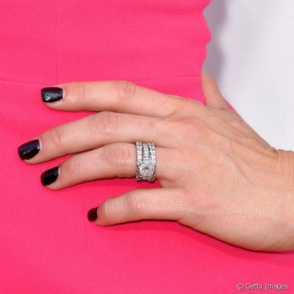 Em um evento da Billboard que acontecem em 2013 a cantora usou esmalte preto para complementar seu vestido rosa com transpar?ncia